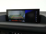 車庫入れや駐車で威力を発揮するのがバックモニター!ナビディスプレイに後ろの様子が映し出されるから安心です。