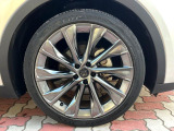 【純正21インチアルミホイール】外観にマッチした純正アルミホイールを装着しております。各種社外アルミホイールや、スタッドレスタイヤも取扱いしております。是非ご相談ください♪