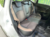 後部座席も気になるようなキズ・汚れやへたり等、大きなダメージはなく、良好な状態です。