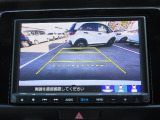 車庫入れ・駐車を安心サポート!バックカメラ装備です。