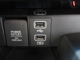 便利な充電用USBジャックと12V電源ソケットを設置しております。周辺機器の充電にご利用頂けます☆