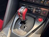 素速い変速を可能にする6速DCT!0.2秒(Rモード,カタログ値)でのギアチェンジを可能としています!Mレンジではパドルシフトで任意にギアチェンジできます!