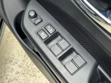 【電動格納ミラー】サイドミラーは電動格納式となっており、狭い駐車場でもキズがつくリスクを抑えられます。