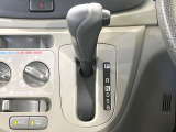インパネシフトならハンドルからの移動距離が短く操作もスムーズ!また、足元が広くなりすっきりしますので、大柄な方でも快適にお過ごしいただけます。
