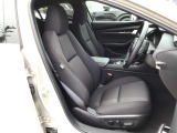 ゆったりとした運転席周り!!