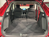 リア席を倒せば広々とした空間の出来上がり!床が低くフラットになり、天井までの高さがありますので積載が便利です。