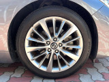【純正18インチアルミホイール】外観にマッチした純正アルミホイールを装着しております。各種社外アルミホイールや、スタッドレスタイヤも取扱いしております。是非ご相談ください♪