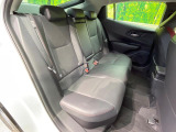 後部座席も気になるようなキズ・汚れやへたり等、大きなダメージはなく、良好な状態です。