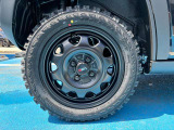 アルミホイール付!鉄ホイールと違って軽いので燃費にも影響してきます。ガソリンの高騰に少しは貢献します!足元がきまります。