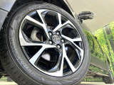 【純正18インチアルミホイール】外観にマッチした純正アルミホイールを装着しております。各種社外アルミホイールや、スタッドレスタイヤも取扱いしております。是非ご相談ください♪