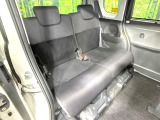 後部座席も気になるようなキズ・汚れやへたり等、大きなダメージはなく、良好な状態です。