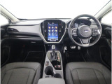 ■視界良好で運転しやすいコックピットです。シンプルで操作性の良いインパネ回りにデザインされ、SUBARUは安全性能に徹底的にまでこだわった視界設計を行っています。