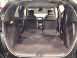 リア席を倒せば広々とした空間の出来上がり!床が低くフラットになり、天井までの高さがありますので積載が便利です。