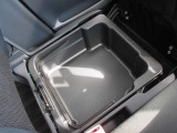 助手席下の収納ボックス