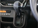 【シフトレバー】シフトもとても操作しやすいデザインになっております。運転する人の事を第一に考えた操作性の高い仕様です。