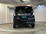 バックカメラが付いているので後方確認が非常にしやすいです。今や運転初心者も熟練者も必須装備!ついていて損はないですね♪