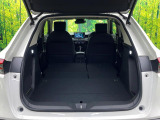 後席を格納すると、これだけの広さが!シーンに合わせたシートアレンジで、大きな荷物も積むことが出来ます♪
