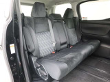 ゆとりある広々とした車内空間は、ドライブを始め買い物やレジャーなど、幅広く活躍します。一人でもみんなとでもお出かけを楽しみましょう!