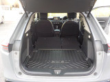 リア席を倒せば広々とした空間の出来上がり!荷物がたくさん載せられますよ!