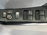 【電動格納ミラー】サイドミラーは電動格納式となっており、狭い駐車場でもキズがつくリスクを抑えられます。
