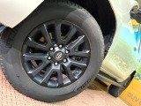 【純正18インチアルミホイール】外観にマッチした純正アルミホイールを装着しております。各種社外アルミホイールや、スタッドレスタイヤも取扱いしております。是非ご相談ください♪