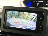 【バックカメラ】駐車時に後方がリアルタイム映像で確認できます。大型商業施設や立体駐車場での駐車時や、夜間のバック時に大活躍!運転スキルに関わらず、今や必須となった装備のひとつです!