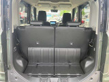 高さがあり、大きなものでもしっかりと載せられる荷室です!間口とフロアがフラットになっておりますので、荷物の出し入れも楽々です♪