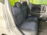 後部座席も気になるようなキズ・汚れやへたり等、大きなダメージはなく、良好な状態です。