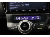 室内を快適温度にするオートエアコン!スイッチもシンプルで操作しやすく、オールシーズン快適なドライブに出かけられますね♪