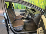 運転席シート廻りは使用感も少なく、良好な状態となっています。丁寧に使われていたことがよくわかりますね。