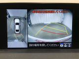【パノラミックビューモニター】専用のカメラにより、上から見下ろしたような視点で360度車の周囲を確認することができます。