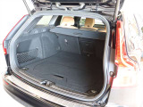荷室は529Lの容量があり、リアシートを倒すことで1441Lまで拡大可能です ラゲッジはスクエアなスペースが確保されており、旅行でも乗車人数分の荷物を余裕で積み込むことができます
