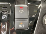 パーキングブレーキは電動式で、オートホールド機能は、坂道発進時や長い信号待ちなどにブレーキペダルから足を話してもスムーズに発進できます。