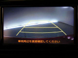 【バックカメラ】バックカメラ装着車です。バックする時に、後方の様子をナビ画面に表示します!慣れない駐車場での駐車や、せまい場所での車庫入れの時も、安全確認OK!思いがけずコツン!なんて事も防げますヨ