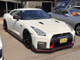 後期型GT-R NISMO!!後期になって立体感が増した造形に、NISMO専用カーボン製パーツがついて更に軽量&スポーティなスタイリングに!!