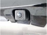 バックカメラが付いているので後方確認が非常にしやすいです。今や運転初心者も熟練者も必須装備!ついていて損はないですね♪