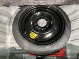 【テンパータイヤ】こちらのお車にはテンパータイヤがついております♪