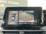 アラウンドビューモニターは4方のカメラで真上から車を見たようにモニターで確認ができる日産の自慢の装備です。前後センサーにより移動物検知、障害物検知をして画面に表示。是非実際の車で体感してみてください。