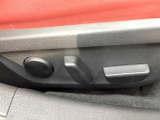 【パワーシート】スイッチ一つで簡単にシートの微調整が可能!電動だから力もいりません!自分に最適なシートポジションにセットして、快適なドライブをお楽しみください。