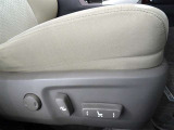 パワーシート搭載。微妙な調整が手軽にでき、ピッタリのポジションで運転することが可能です。
