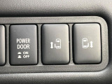 【両側パワースライドドア】スマートキーや運転席のスイッチで後席両側スライドドアの開閉が可能♪電動だから力を入れてドアを開ける必要が無く、小さなお子様でも簡単に開け閉めでき快適です♪
