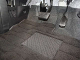 足元回り、フロアマットも、しっかり洗浄しております。