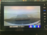 【バックカメラ】運転が苦手な方も車庫入れラクラクです!ギアをリバースに入れれば自動的に切り換わりますので、面倒な操作は不要です♪狭い駐車場もお車を傷つけず安心ですね!