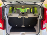 普段のお買い物や通勤、送迎等に十分な荷室スペースを確保しております。セカンドシートを倒すと、大きな荷物の積載も可能です♪