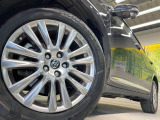 【純正18インチアルミホイール】外観にマッチした純正アルミホイールを装着しております。各種社外アルミホイールや、スタッドレスタイヤも取扱いしております。是非ご相談ください♪