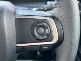 【レーダークルーズコントロール】前方の車両に合わせて加減速を自動制御するレーダークルーズコントロール。渋滞や高速道路での運転負担を軽減し、快適なドライブを提供します。