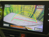 【バックカメラ】駐車時に後方がリアルタイム映像で確認できます。大型商業施設や立体駐車場での駐車時や、夜間のバック時に大活躍!運転スキルに関わらず、今や必須となった装備のひとつです!