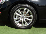純正18インチアルミ付きです。お手入れのしやすいデザイン