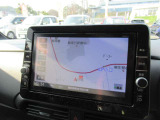日産純正カーナビゲーション・大画面表示で地図も見やすく、初めての道もこれがあれば安心ですね。