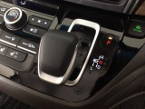 オートマチックシフトレバーは、手になじみ操作しやすい形状で安全運転にもつながります♪